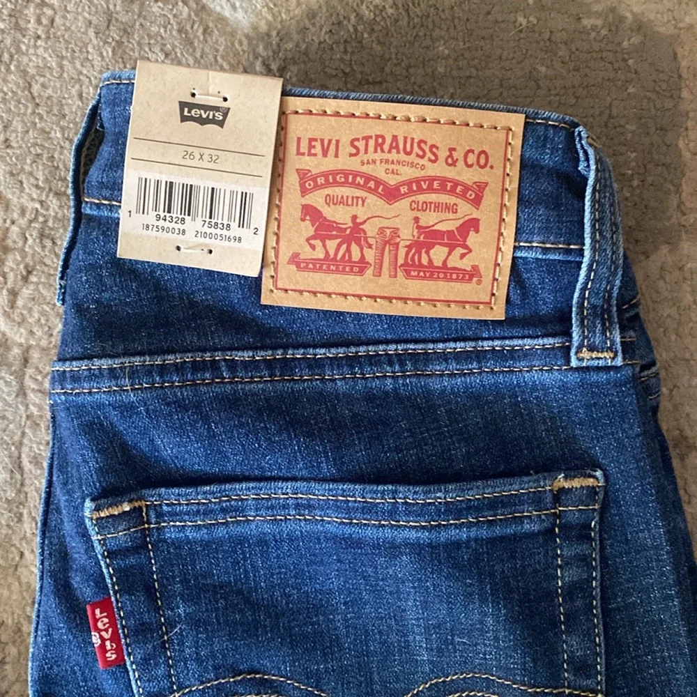 LEVIS High Rise Bootcut 725 - Picture 2 of 4